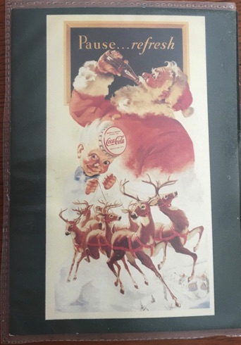 02314-1 € 0,50 coca cola ansichtkaart 10x15cm kerstman met up-boy.jpeg